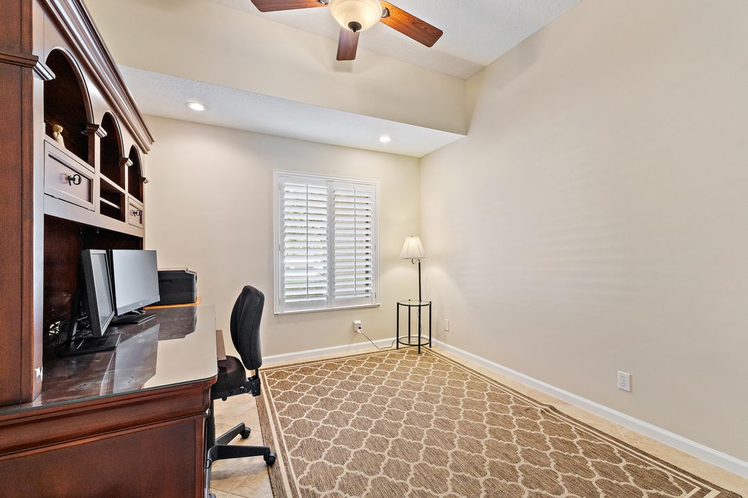 En Venta: $925,000 (5 camas, 3 baños, 2824 Pies cuadrados)