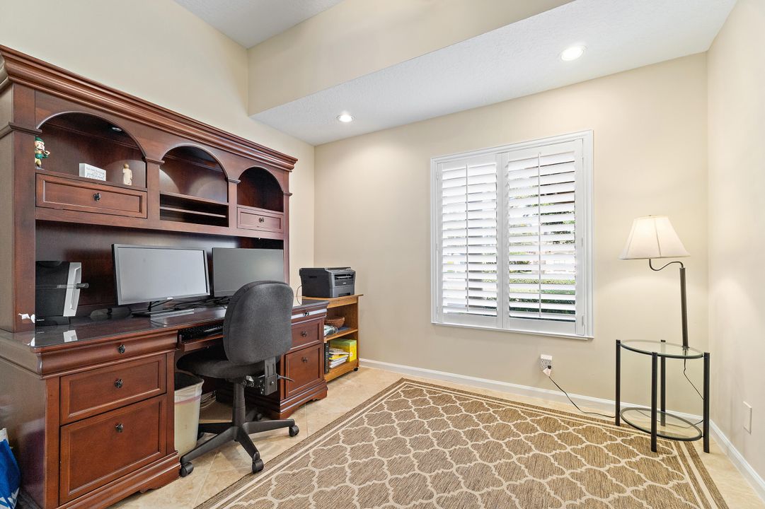 En Venta: $925,000 (5 camas, 3 baños, 2824 Pies cuadrados)