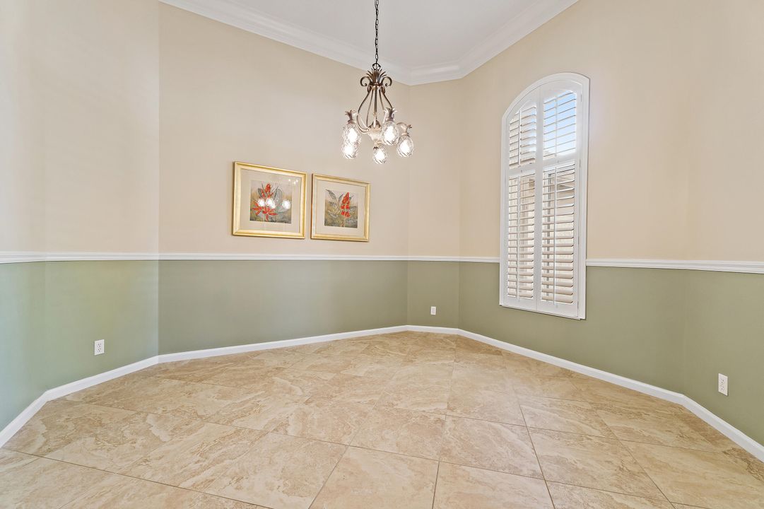 En Venta: $925,000 (5 camas, 3 baños, 2824 Pies cuadrados)