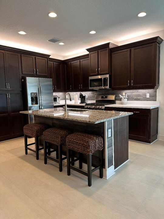 For Rent: $2,980 (2 beds, 2 baths, 1355 Square Feet)