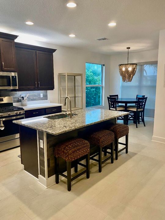 For Rent: $2,980 (2 beds, 2 baths, 1355 Square Feet)