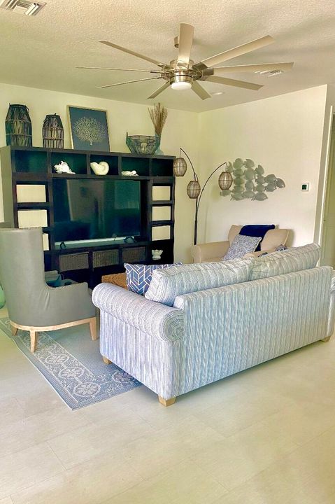 For Rent: $2,980 (2 beds, 2 baths, 1355 Square Feet)