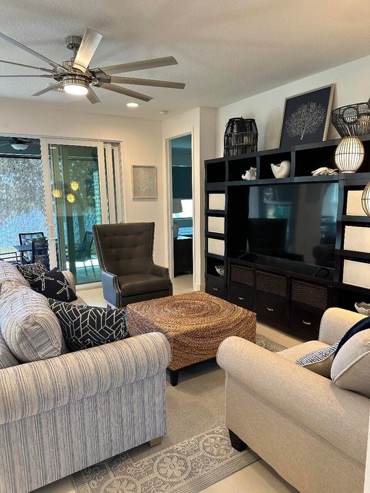 For Rent: $2,980 (2 beds, 2 baths, 1355 Square Feet)