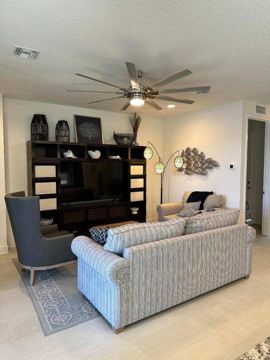 For Rent: $2,980 (2 beds, 2 baths, 1355 Square Feet)