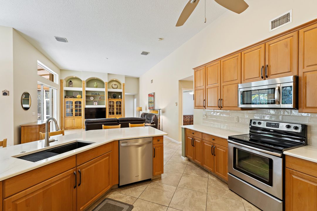 En Venta: $925,000 (5 camas, 3 baños, 2824 Pies cuadrados)