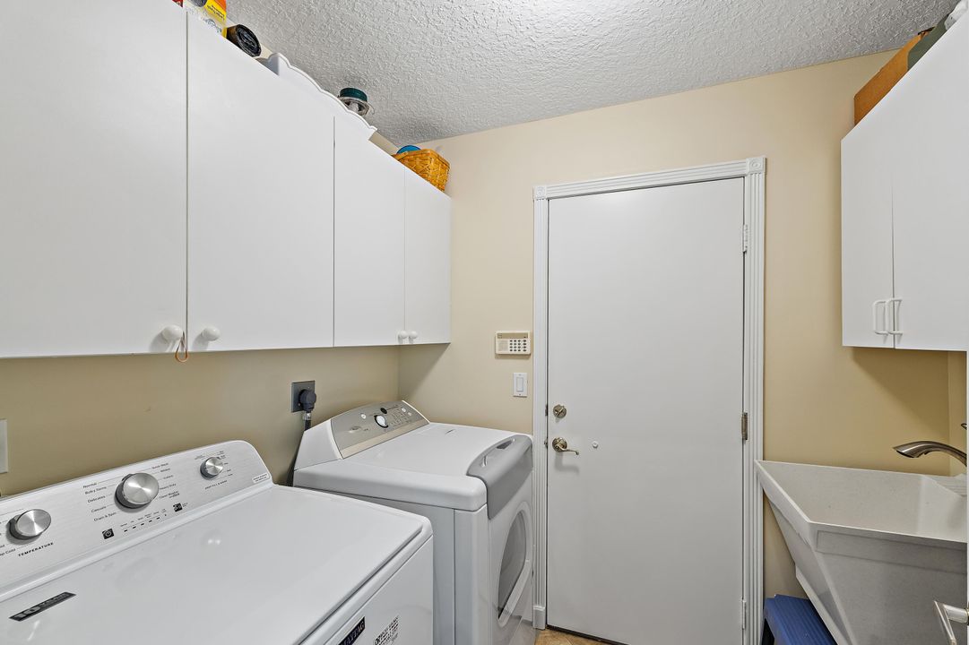 En Venta: $925,000 (5 camas, 3 baños, 2824 Pies cuadrados)