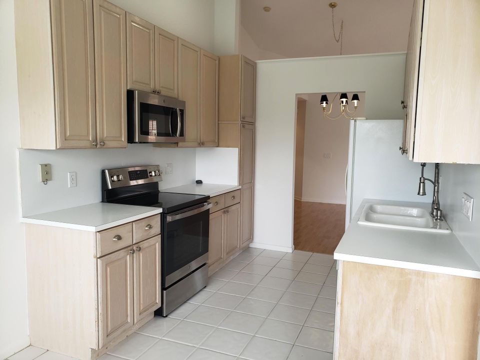 For Rent: $3,500 (3 beds, 2 baths, 1666 Square Feet)