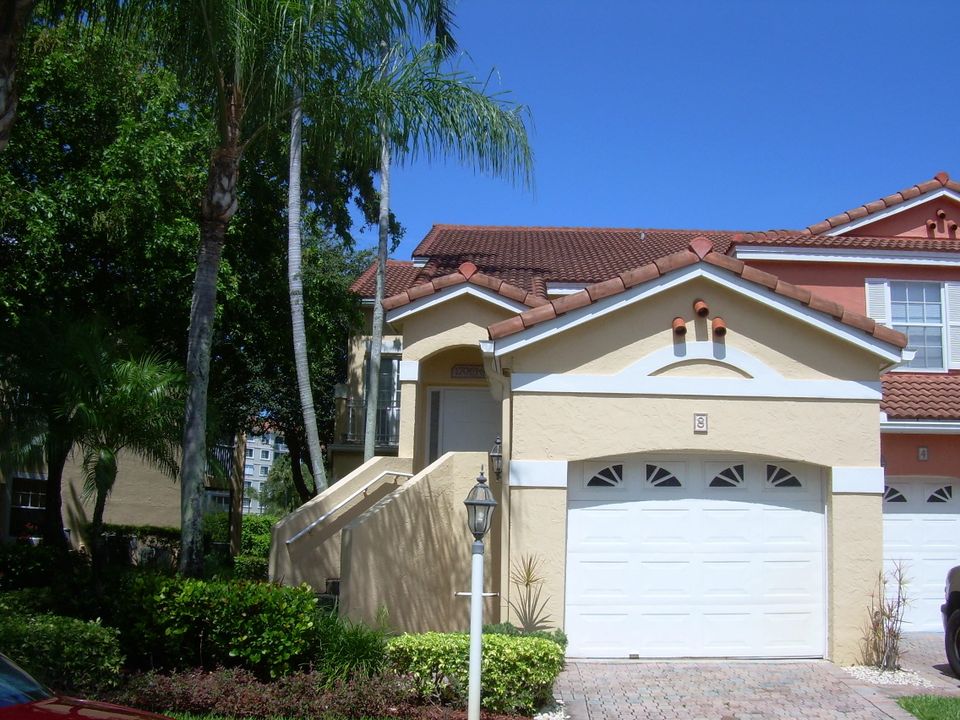 For Rent: $3,500 (3 beds, 2 baths, 1666 Square Feet)