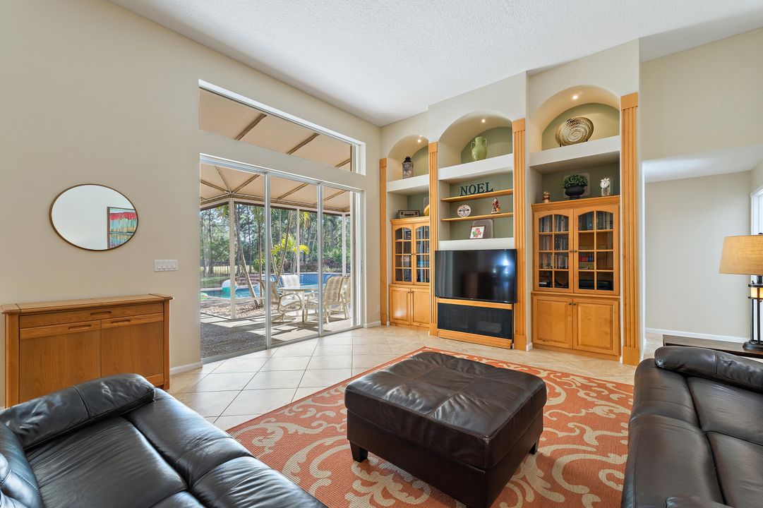 En Venta: $925,000 (5 camas, 3 baños, 2824 Pies cuadrados)