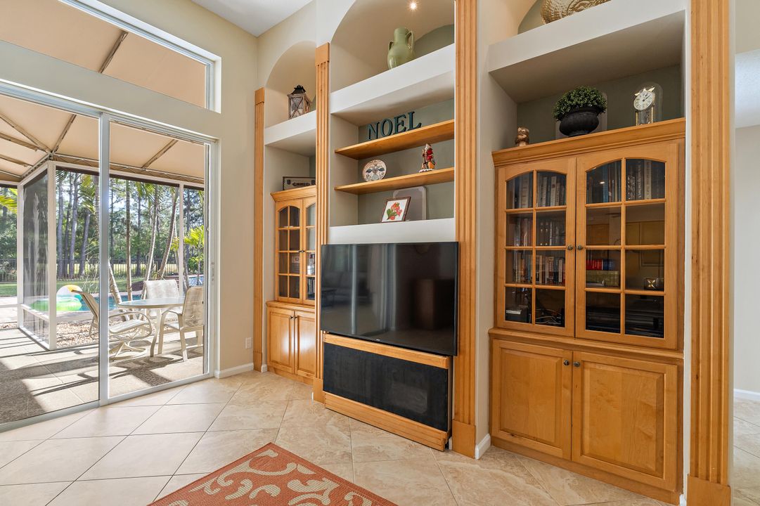 En Venta: $925,000 (5 camas, 3 baños, 2824 Pies cuadrados)