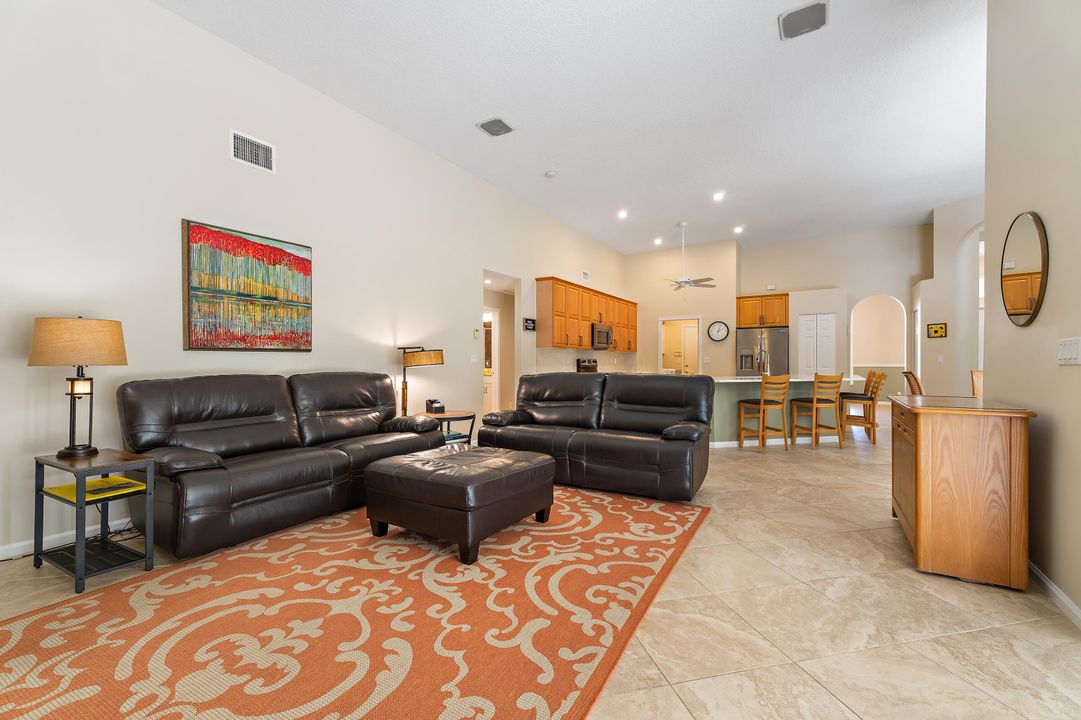 En Venta: $925,000 (5 camas, 3 baños, 2824 Pies cuadrados)