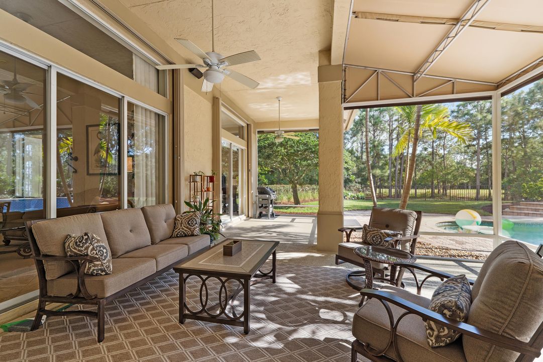 En Venta: $925,000 (5 camas, 3 baños, 2824 Pies cuadrados)