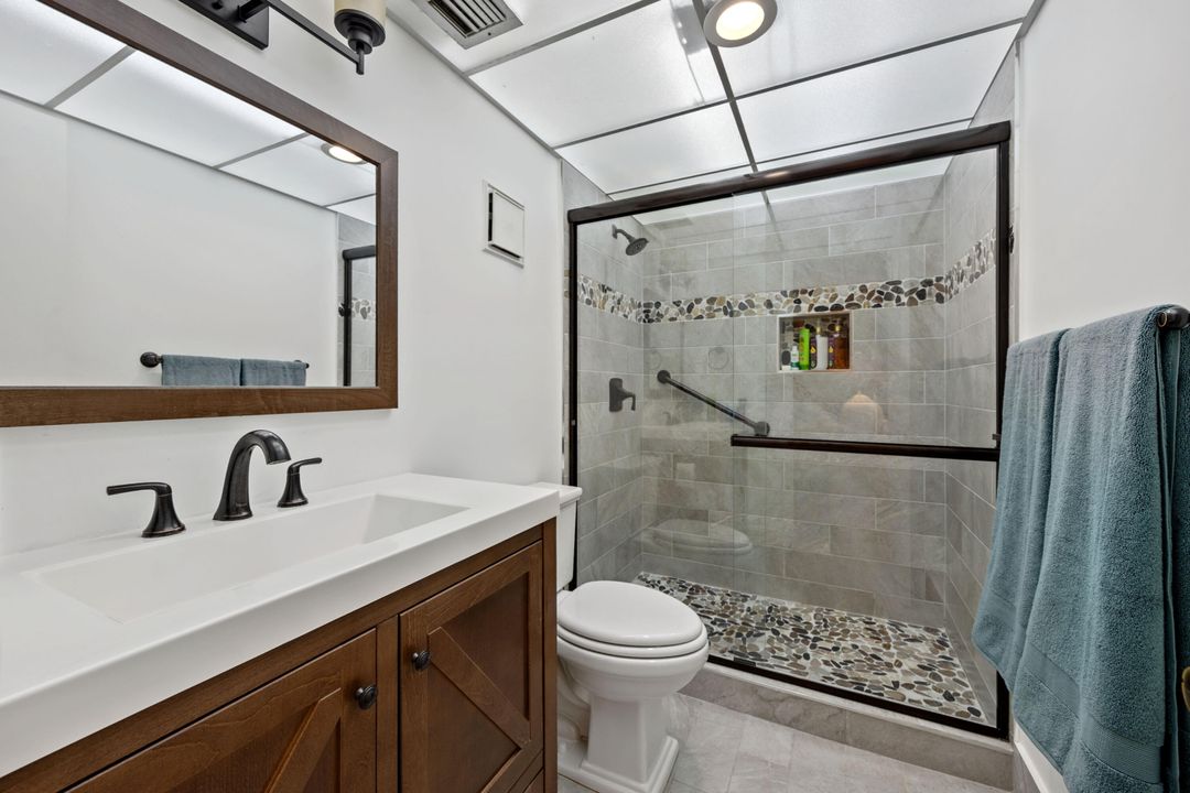 For Sale: $230,000 (2 beds, 2 baths, 900 Square Feet)