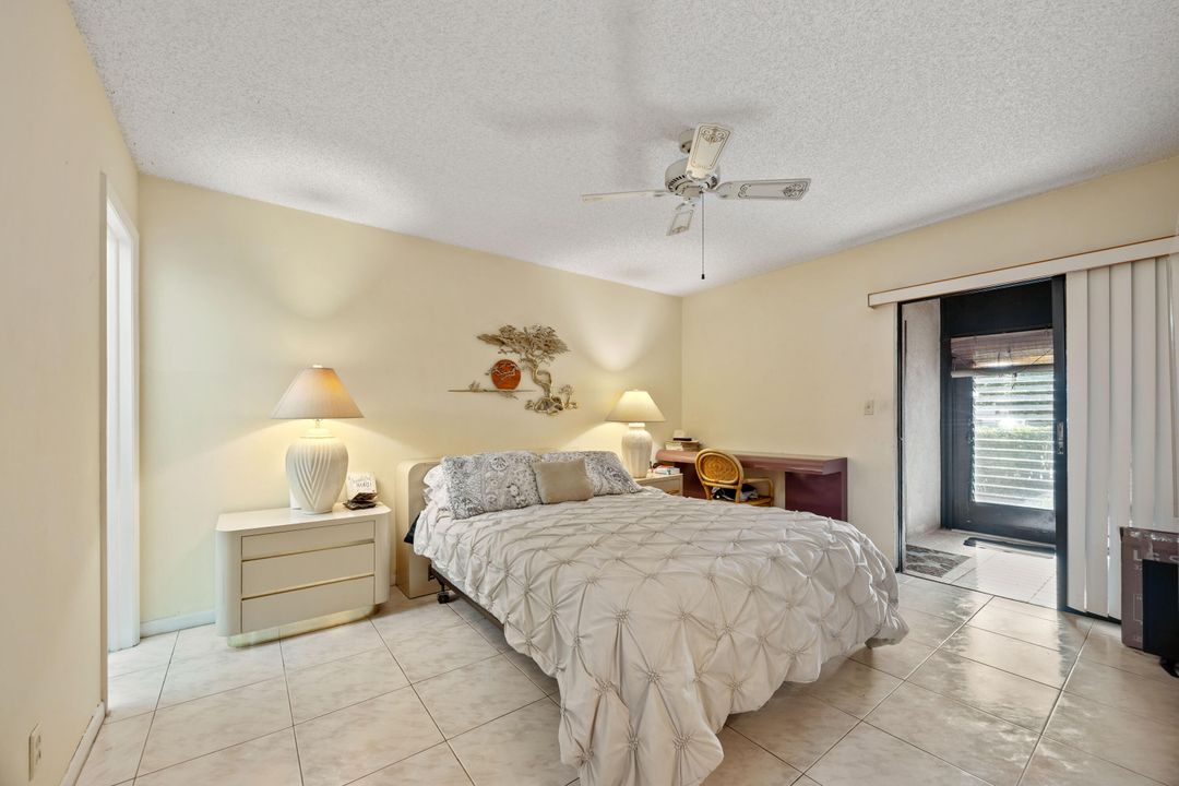 For Sale: $230,000 (2 beds, 2 baths, 900 Square Feet)