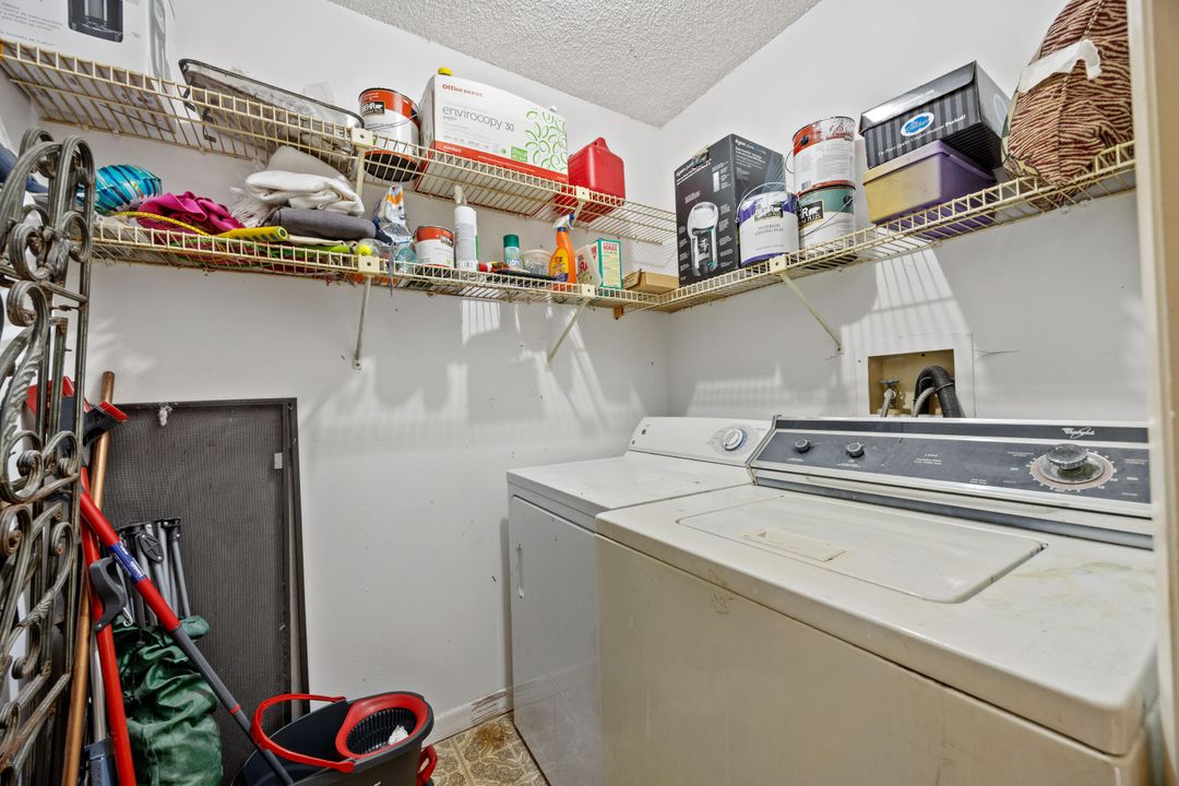 For Sale: $230,000 (2 beds, 2 baths, 900 Square Feet)