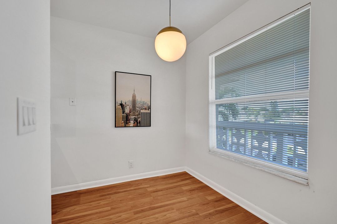 待售: $194,900 (2 贝兹, 2 浴室, 1167 平方英尺)