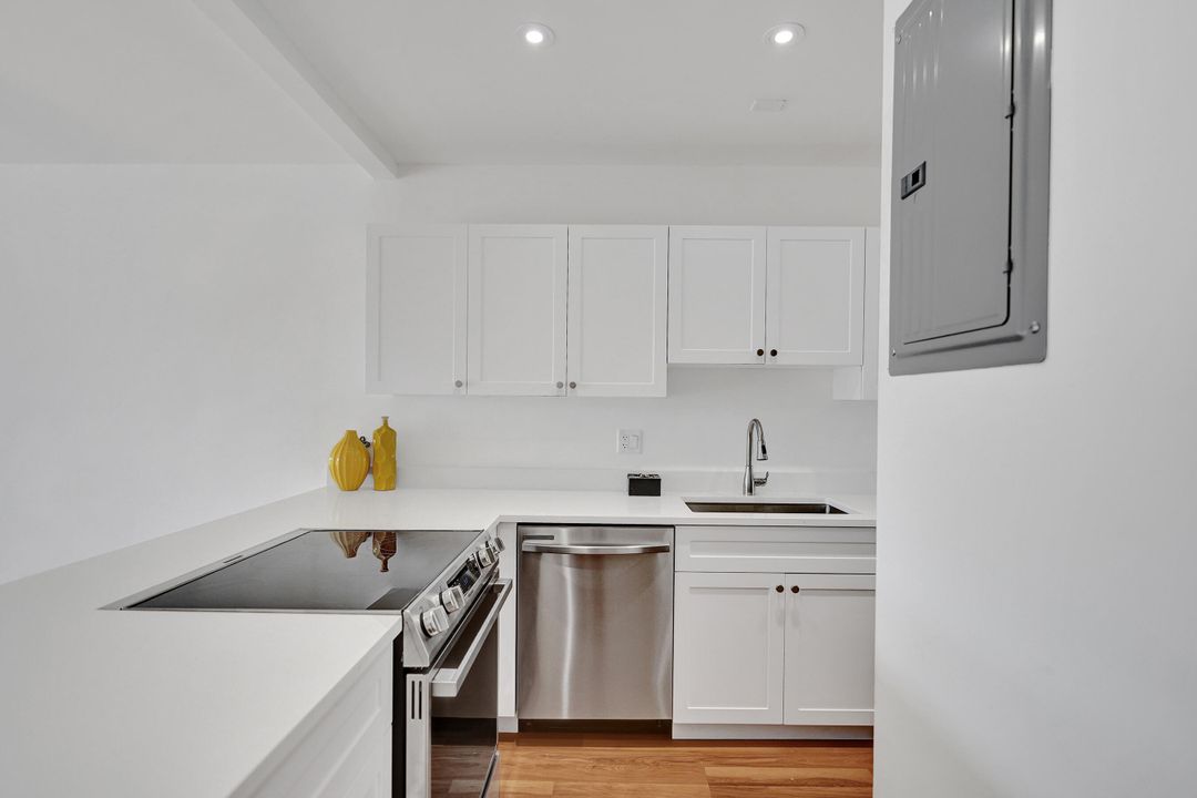 待售: $194,900 (2 贝兹, 2 浴室, 1167 平方英尺)