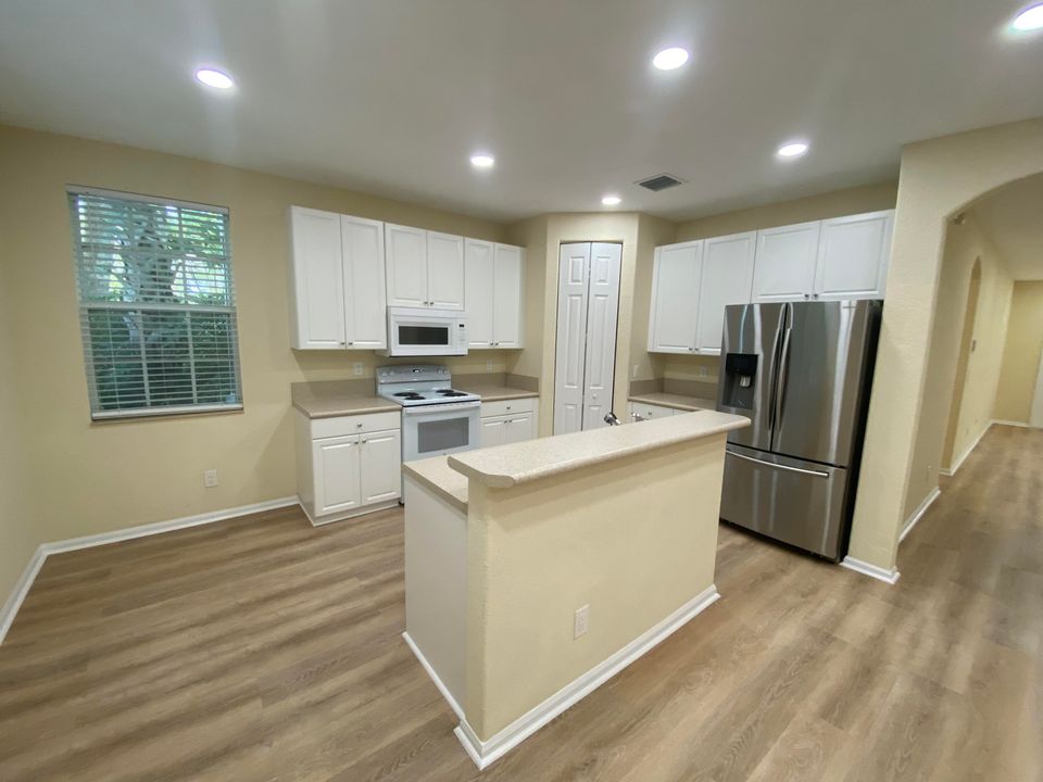 For Rent: $3,700 (4 beds, 3 baths, 1951 Square Feet)