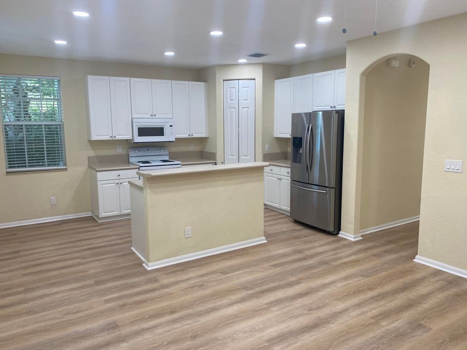 For Rent: $3,700 (4 beds, 3 baths, 1951 Square Feet)