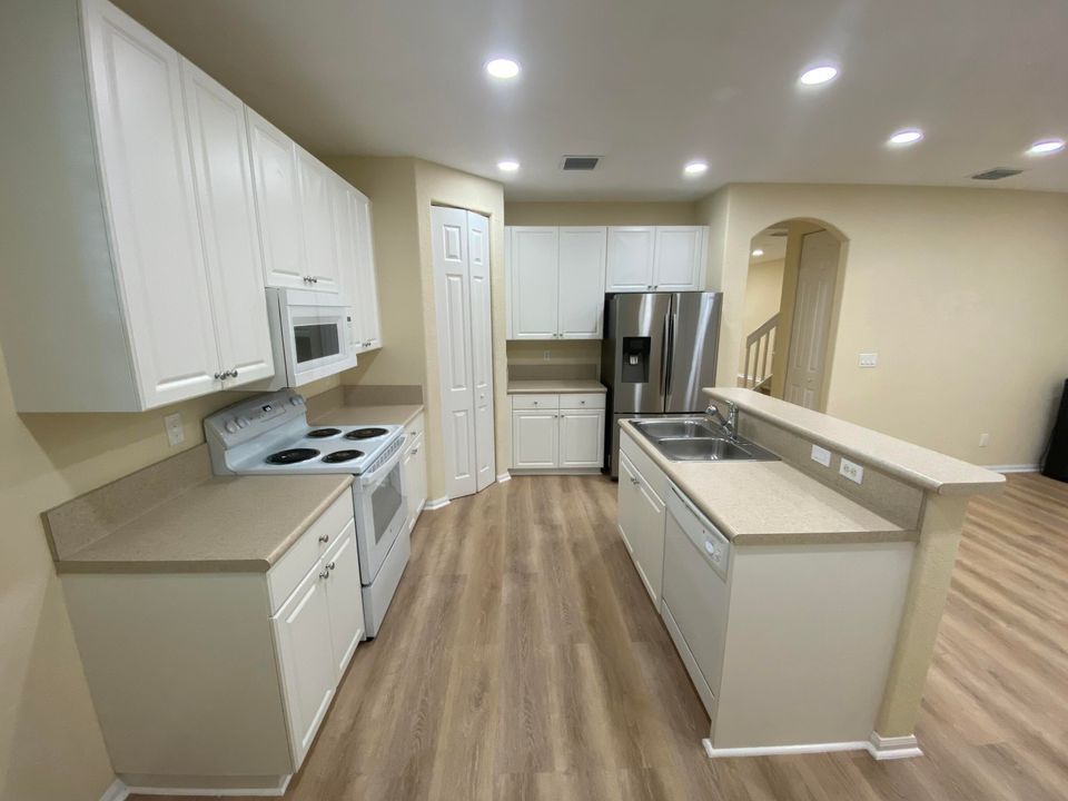 For Rent: $3,700 (4 beds, 3 baths, 1951 Square Feet)