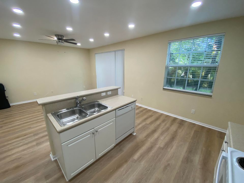 For Rent: $3,700 (4 beds, 3 baths, 1951 Square Feet)