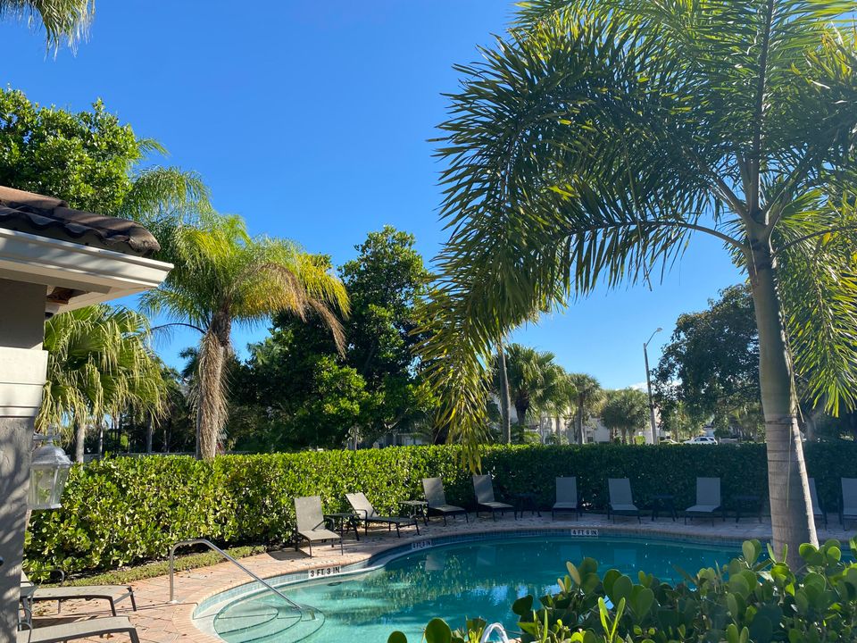 For Rent: $3,700 (4 beds, 3 baths, 1951 Square Feet)