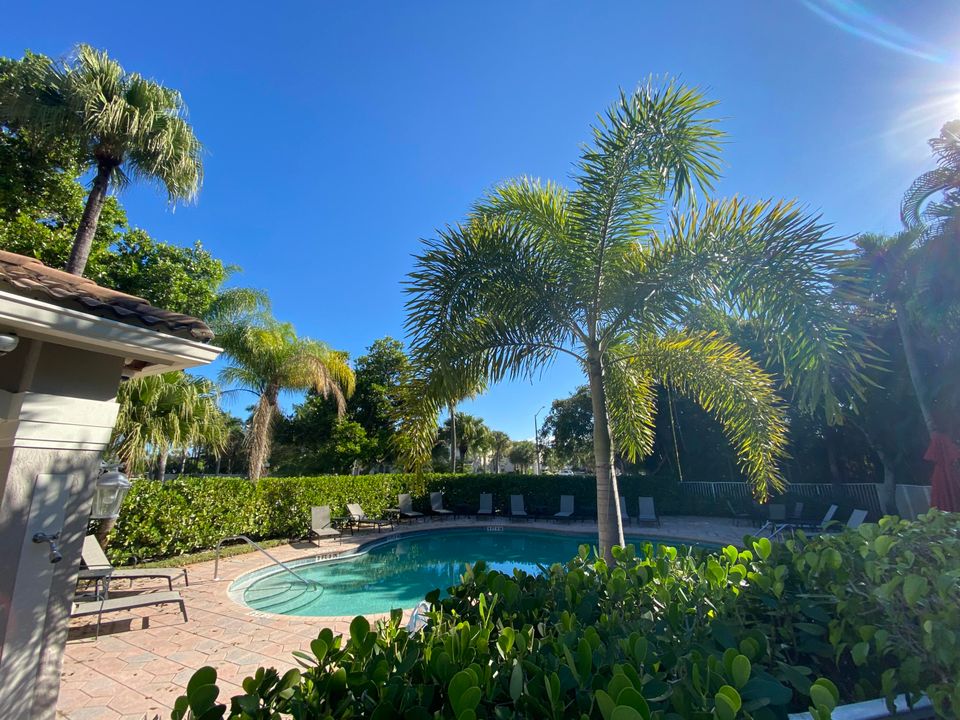 For Rent: $3,700 (4 beds, 3 baths, 1951 Square Feet)