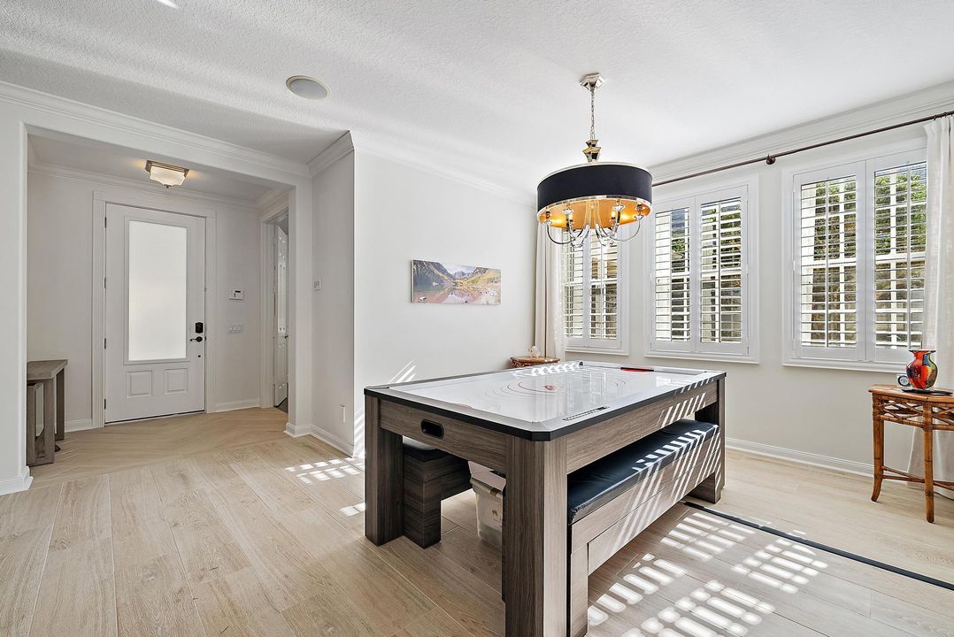 For Sale: $2,000,000 (5 beds, 3 baths, 3404 Square Feet)