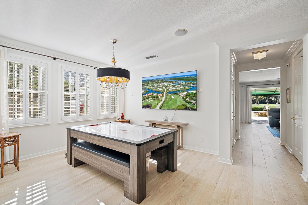 For Sale: $2,000,000 (5 beds, 3 baths, 3404 Square Feet)