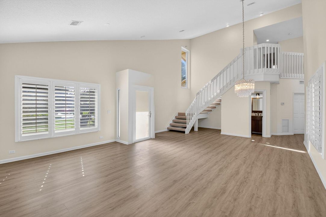 出租: $5,600 (3 贝兹, 2 浴室, 2152 平方英尺)