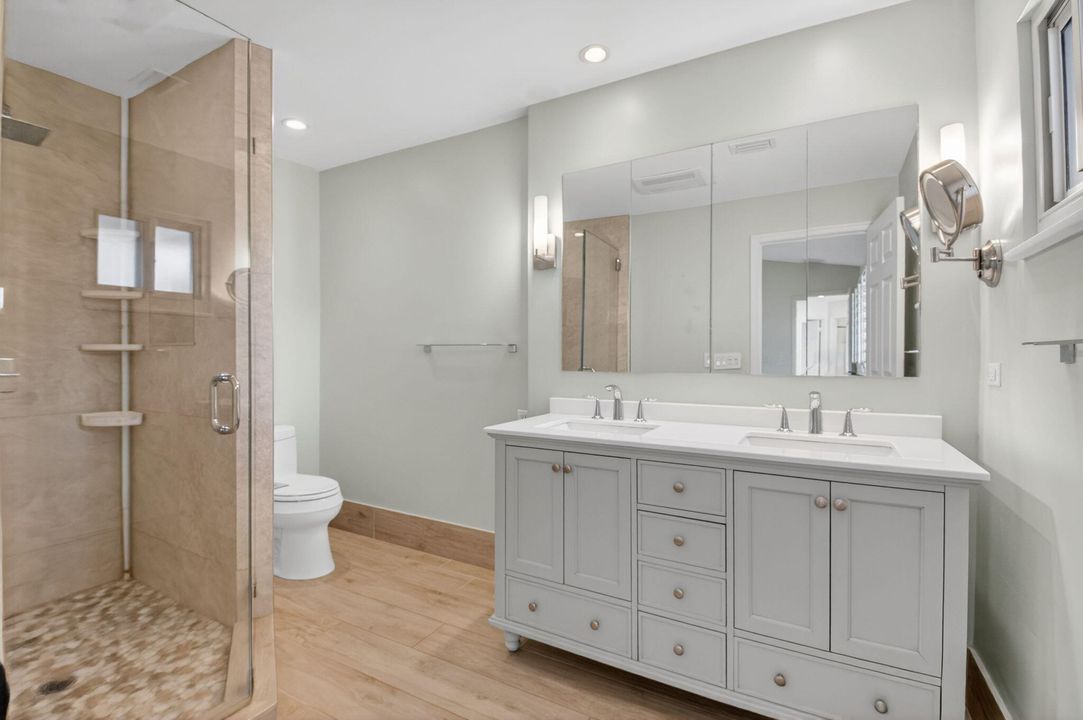 出租: $5,600 (3 贝兹, 2 浴室, 2152 平方英尺)