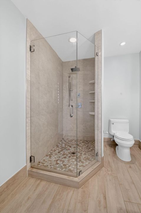 出租: $5,600 (3 贝兹, 2 浴室, 2152 平方英尺)