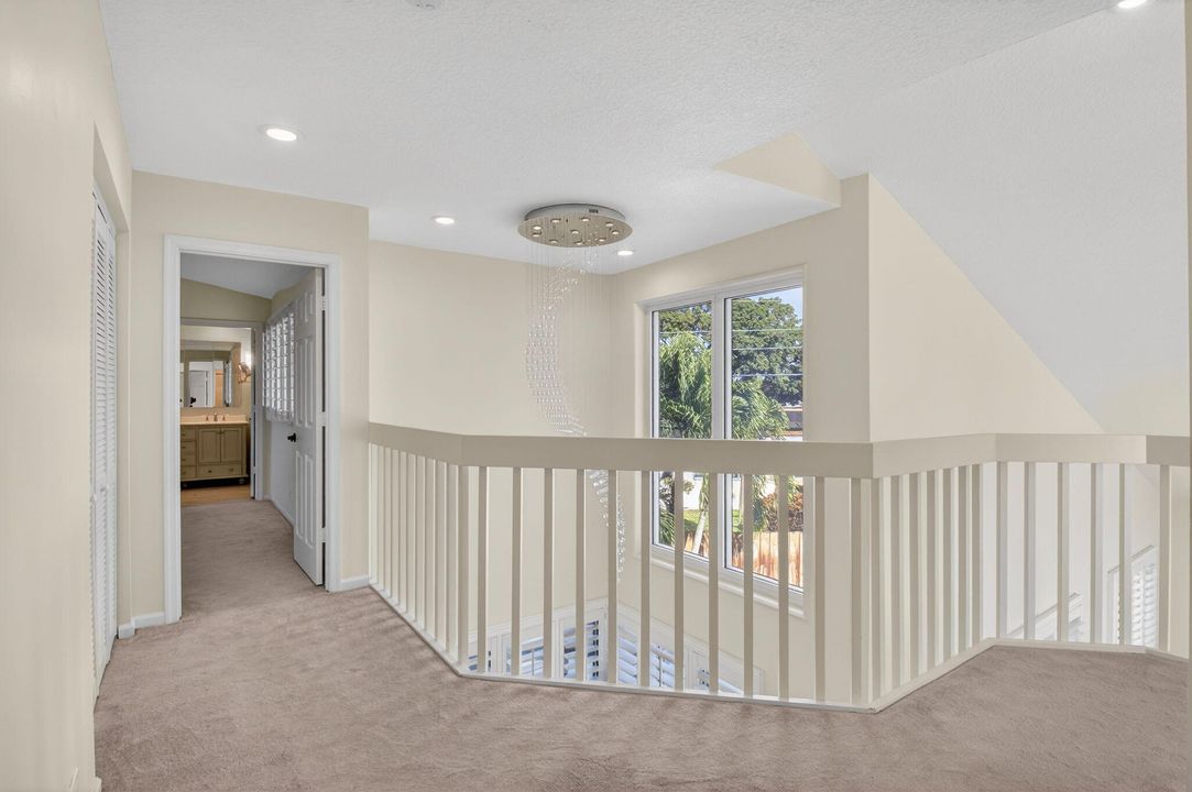 出租: $5,600 (3 贝兹, 2 浴室, 2152 平方英尺)