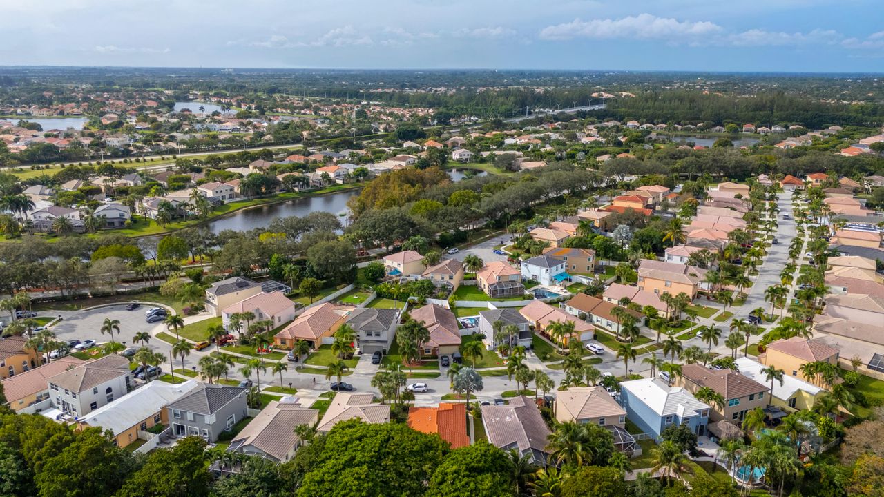 出租: $3,000 (4 贝兹, 2 浴室, 1577 平方英尺)