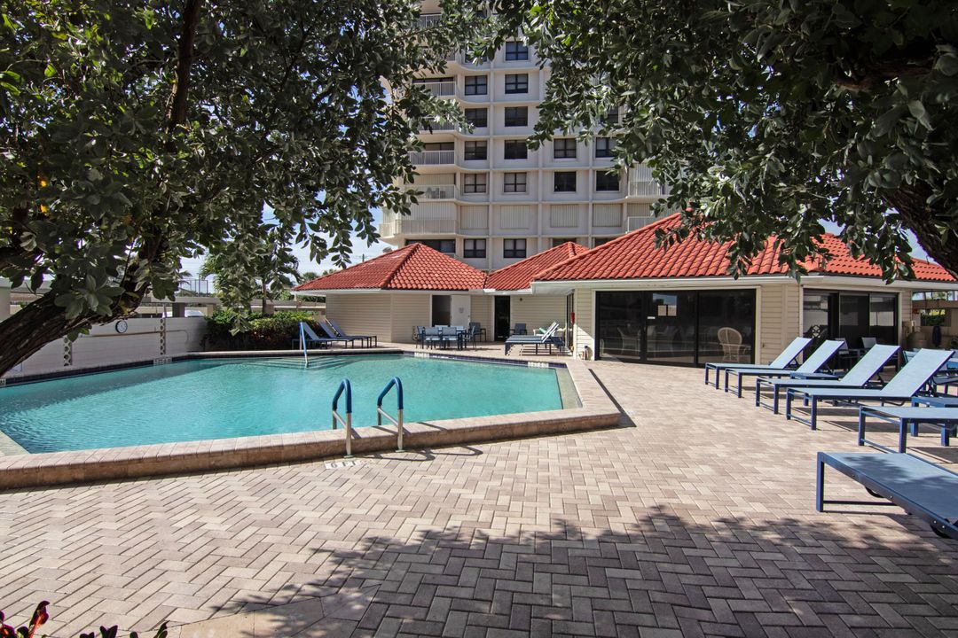 For Sale: $475,000 (2 beds, 2 baths, 1330 Square Feet)