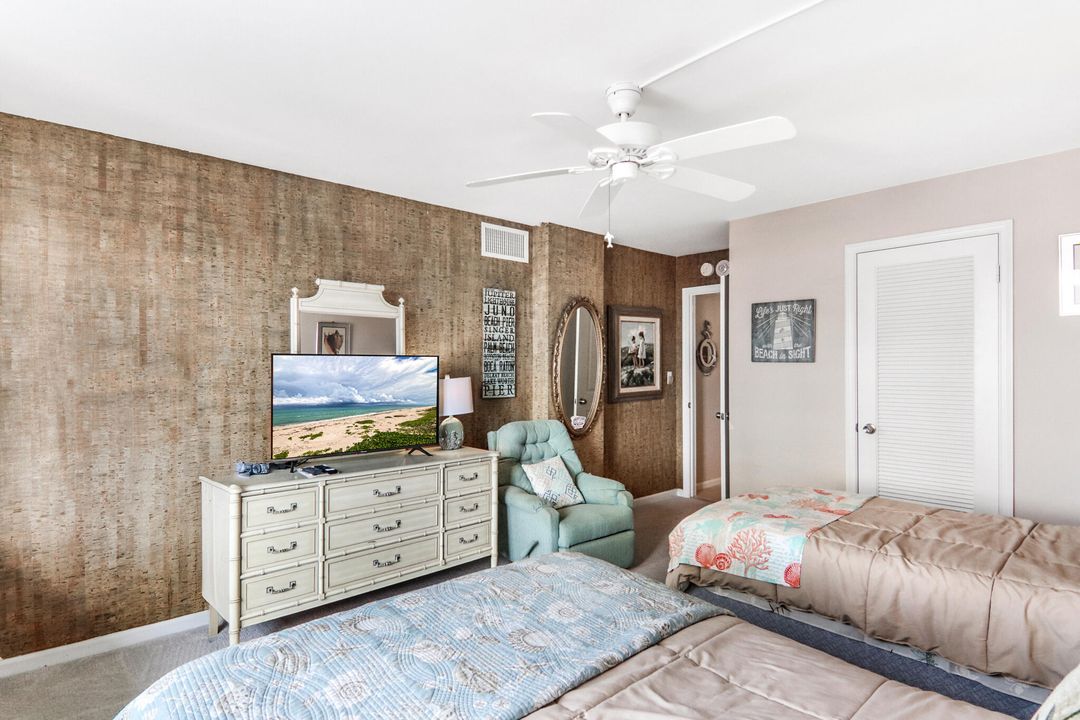 For Sale: $475,000 (2 beds, 2 baths, 1330 Square Feet)