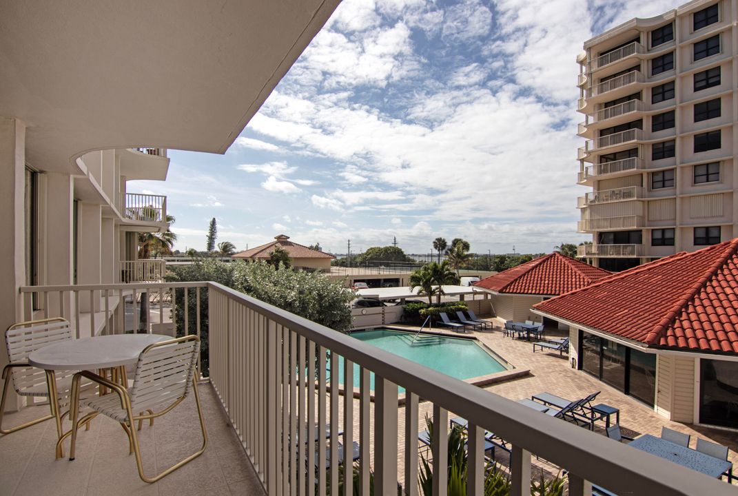 For Sale: $475,000 (2 beds, 2 baths, 1330 Square Feet)