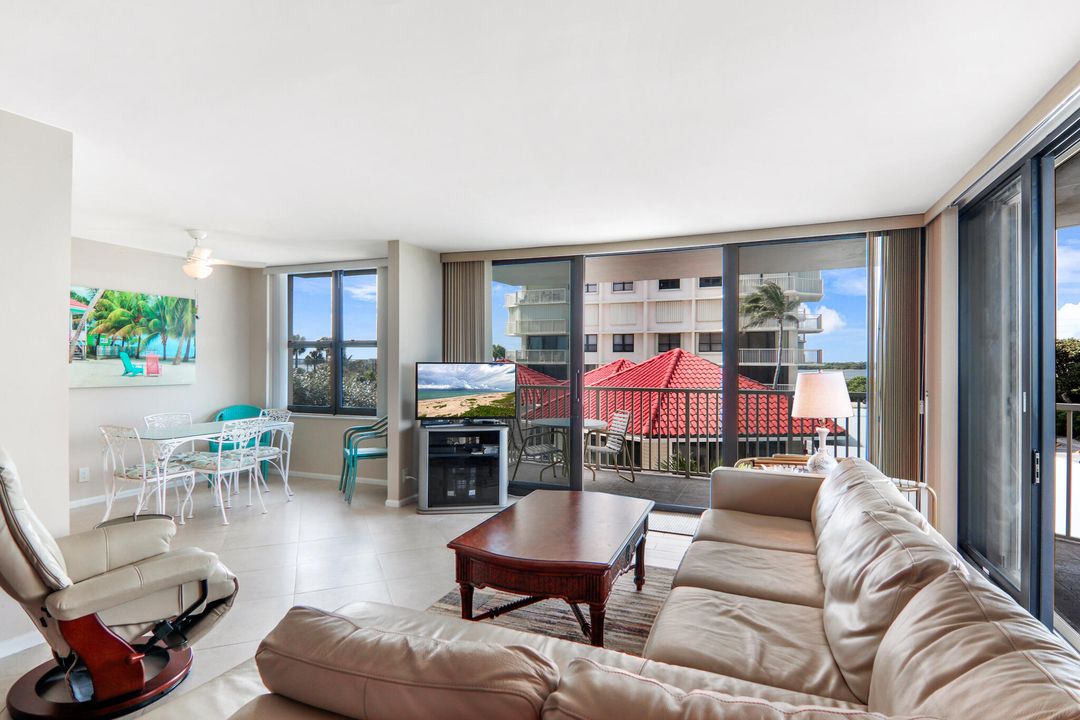 For Sale: $475,000 (2 beds, 2 baths, 1330 Square Feet)