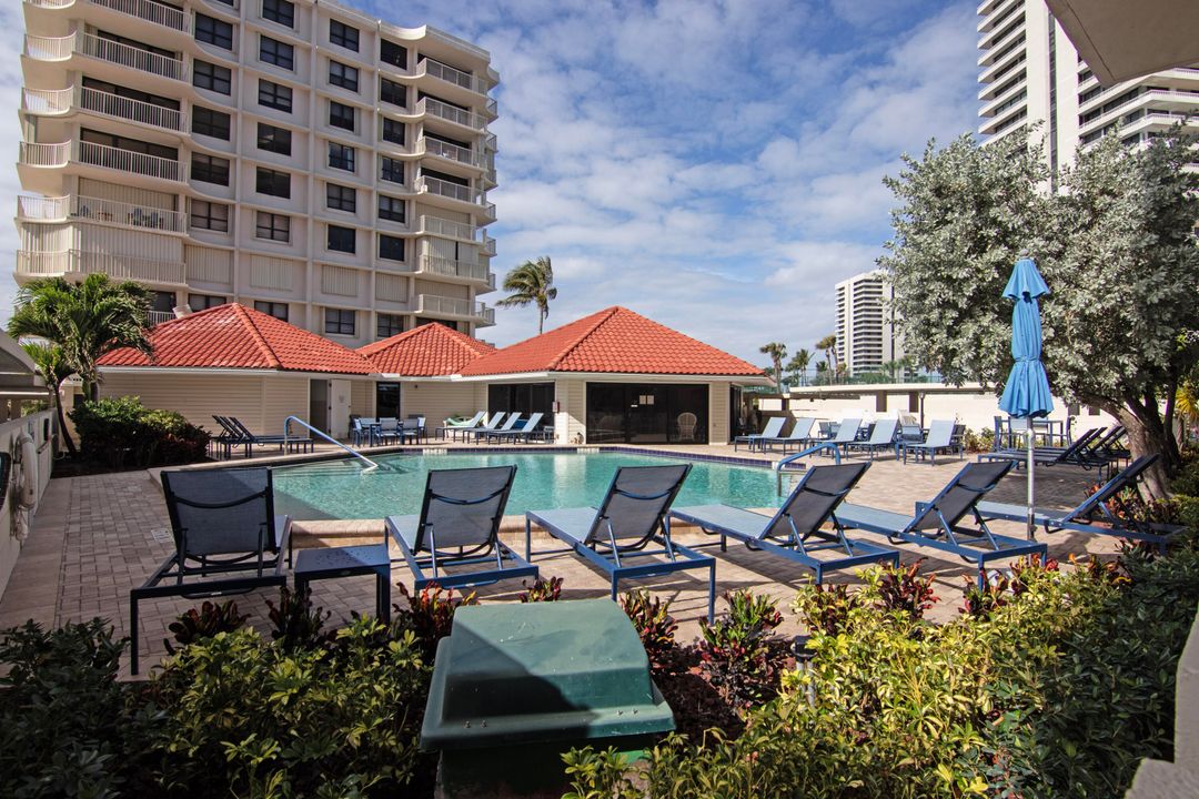 For Sale: $475,000 (2 beds, 2 baths, 1330 Square Feet)