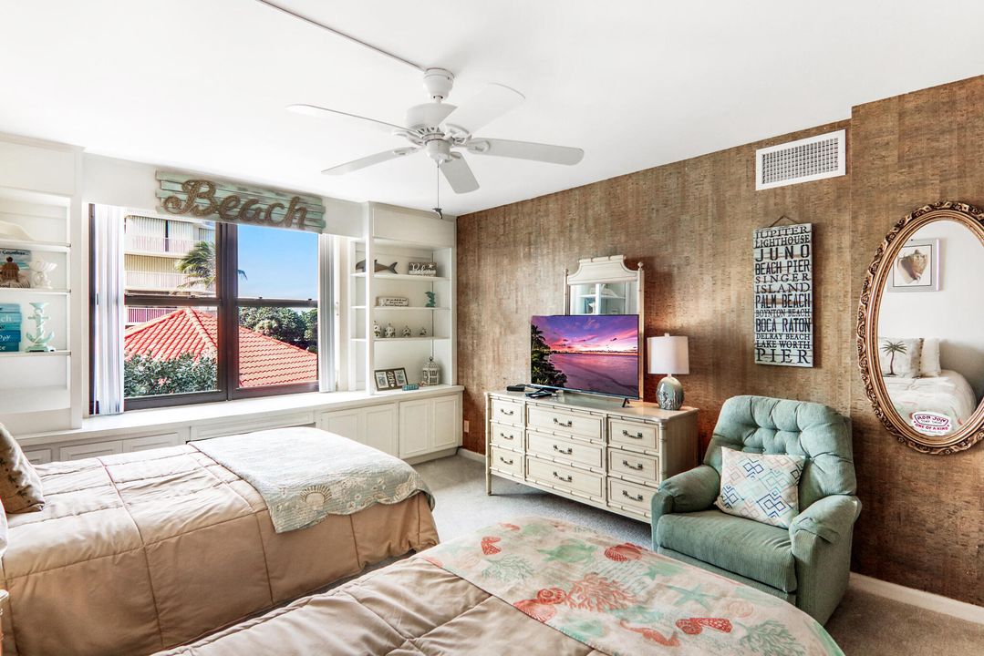 For Sale: $475,000 (2 beds, 2 baths, 1330 Square Feet)