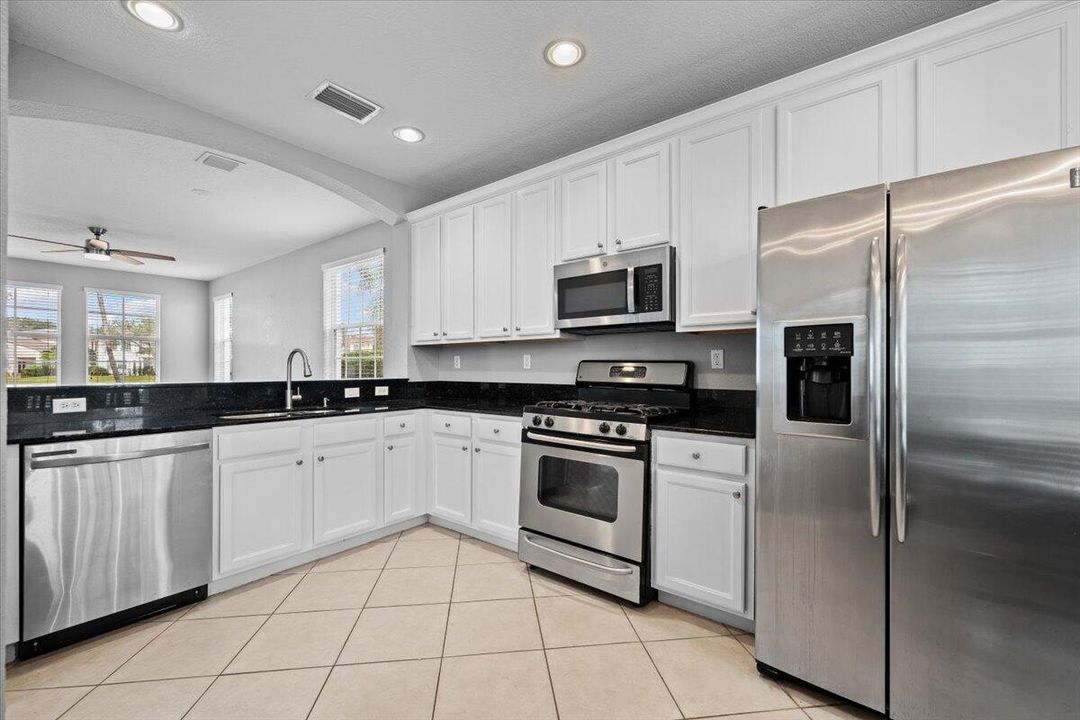 For Rent: $4,250 (3 beds, 2 baths, 1651 Square Feet)