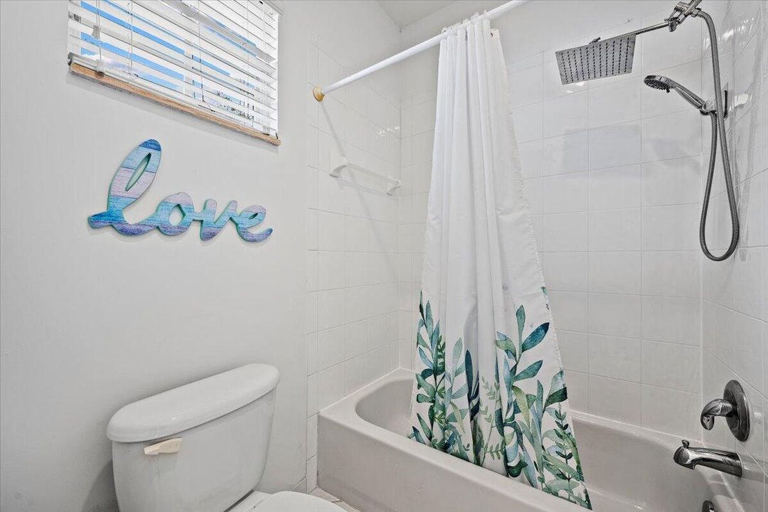 For Rent: $4,250 (3 beds, 2 baths, 1651 Square Feet)