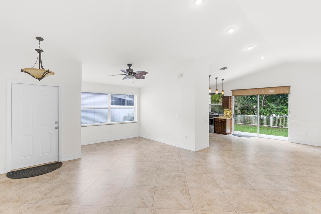 出租: $3,000 (4 贝兹, 2 浴室, 1577 平方英尺)