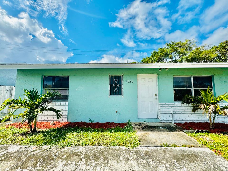 For Sale: $279,000 (2 beds, 2 baths, 960 Square Feet)