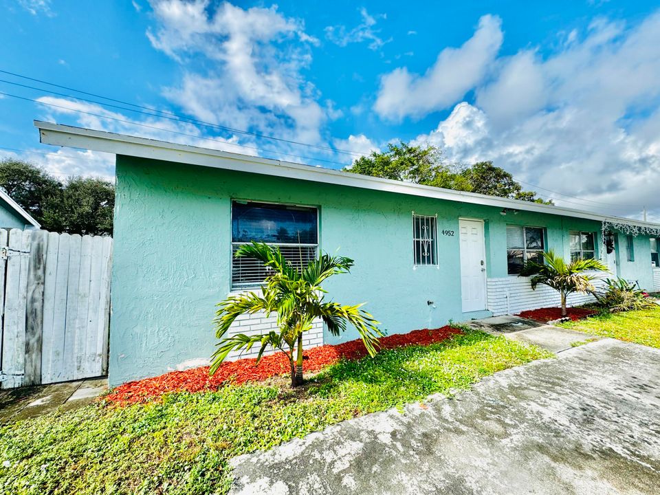 For Sale: $279,000 (2 beds, 2 baths, 960 Square Feet)