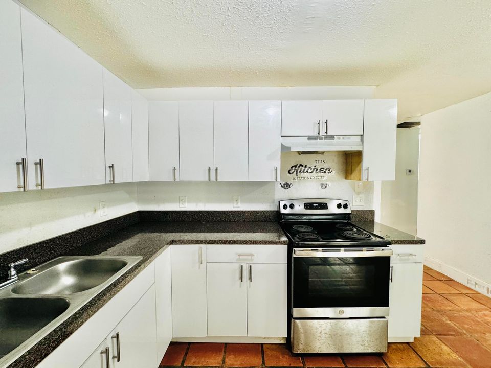 For Sale: $279,000 (2 beds, 2 baths, 960 Square Feet)