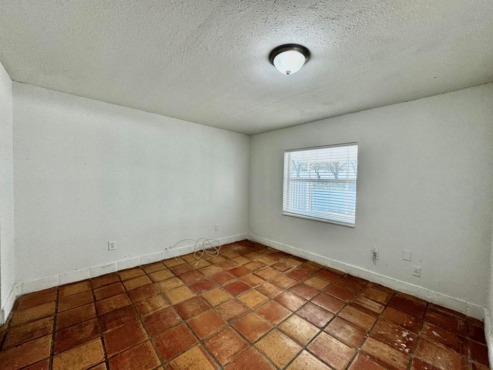 For Sale: $279,000 (2 beds, 2 baths, 960 Square Feet)