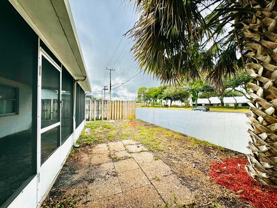 For Sale: $279,000 (2 beds, 2 baths, 960 Square Feet)