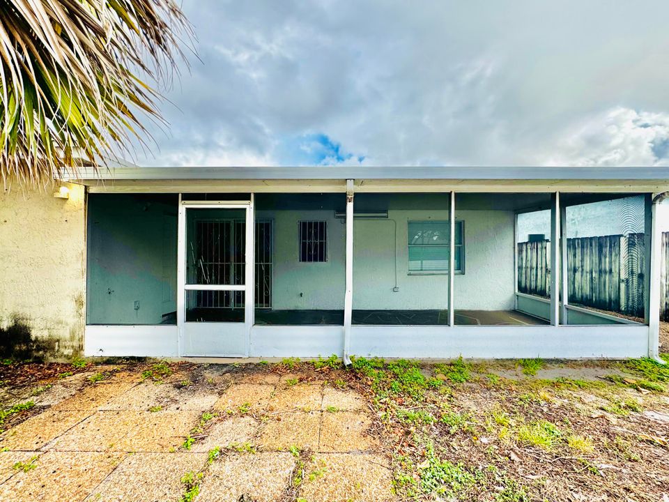 For Sale: $279,000 (2 beds, 2 baths, 960 Square Feet)