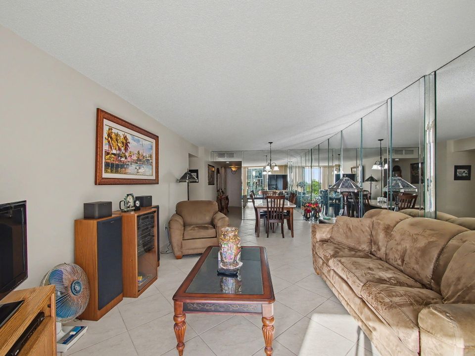 For Rent: $4,000 (2 beds, 2 baths, 1053 Square Feet)